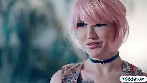 Hot babe with a sexy body umay