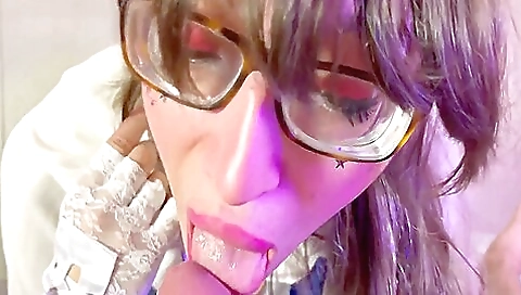 Sexy young chick gets creampie