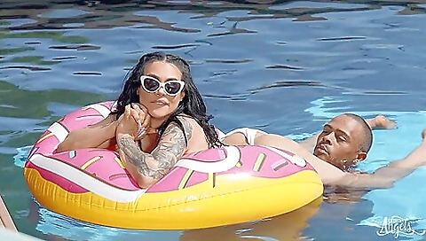 Hot brunette gets sexy time with her pussy