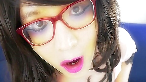 Sexy cutie gets her tight pussy pounded