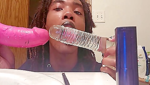 Married guy with a little ass