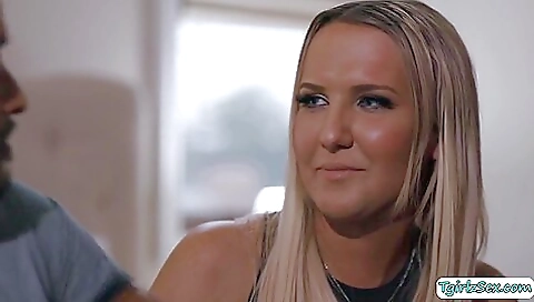 Sexyoomani nylonfeetline canad gets her tight pussy fucked