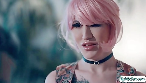 Sexy chick on a hawt kayla